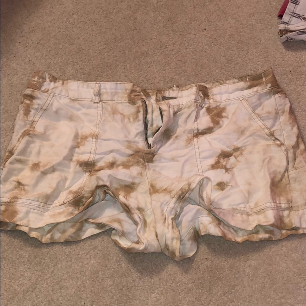 ~WHITE AND BROWN TIEDYE SHORTS~